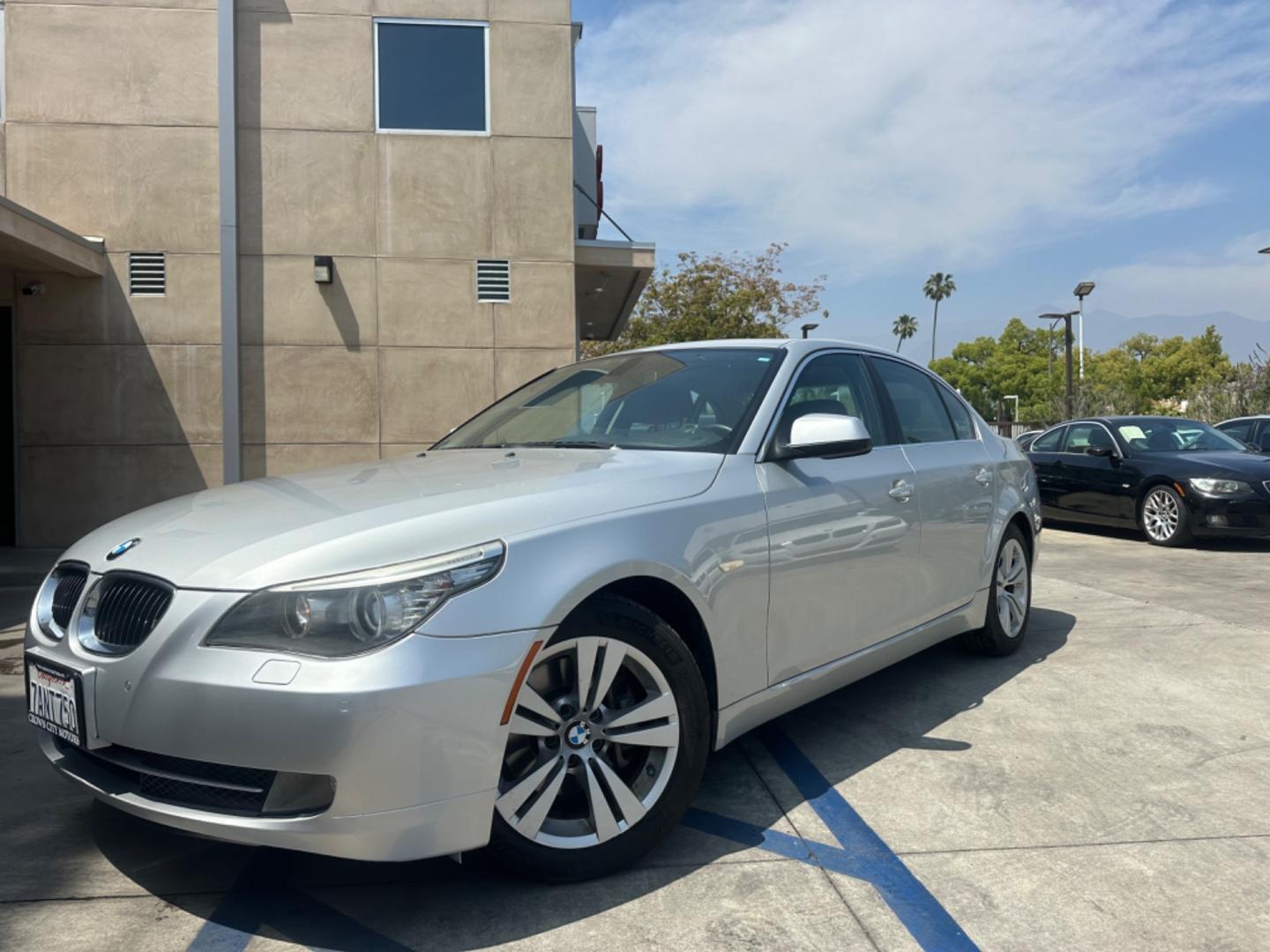 2010 Silver Metallic /110998 BMW 5-Series Leather (WBANU5C55AC) with an Inline 6 engine, Automatic transmission, located at 30 S. Berkeley Avenue, Pasadena, CA, 91107, (626) 248-7567, 34.145447, -118.109398 - 2010 BMW 528: A Premium Ride with Flexible Financing Options for All Credit Situations The 2010 BMW 528 stands as a paragon of automotive excellence, blending German engineering with luxurious features that deliver a remarkable driving experience. This model, part of BMW’s esteemed 5 Series, offe - Photo#0